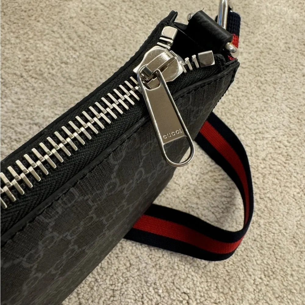 Gucci strap bag